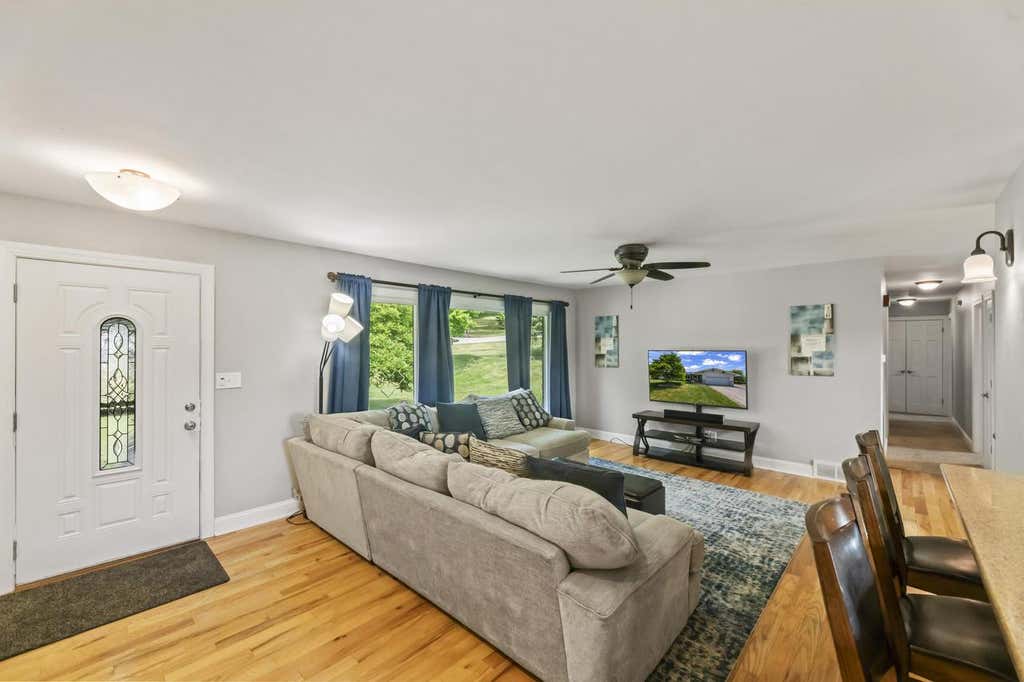 Photo of 1310 Sunnycrest DRIVE, Waukesha, WI 53186 (MLS # 1965672)