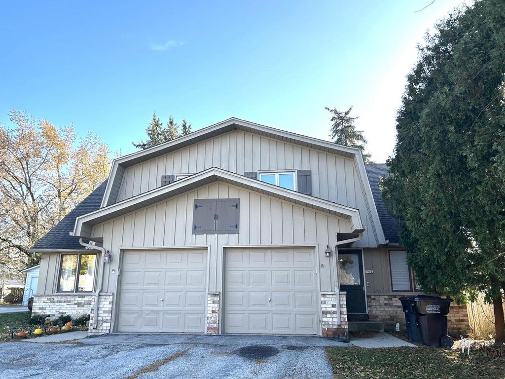 Photo of 9121 W Howard AVENUE #9123, Greenfield, WI 53228 (MLS # 1942757)