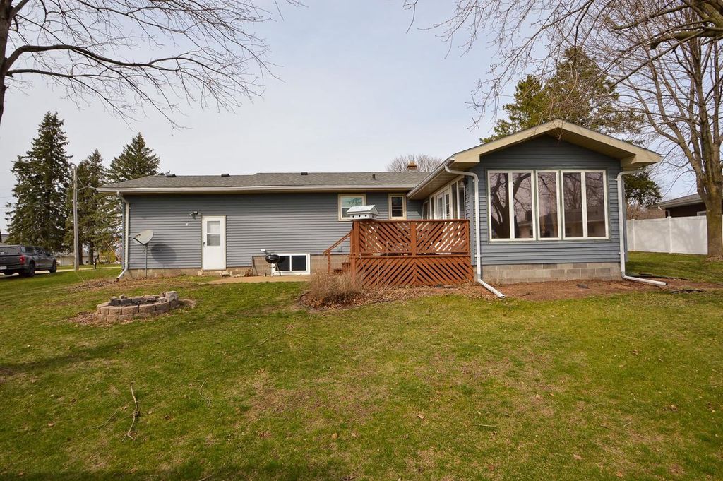 Photo of 517 High STREET, Highland, WI 53543 (MLS # 2019834)