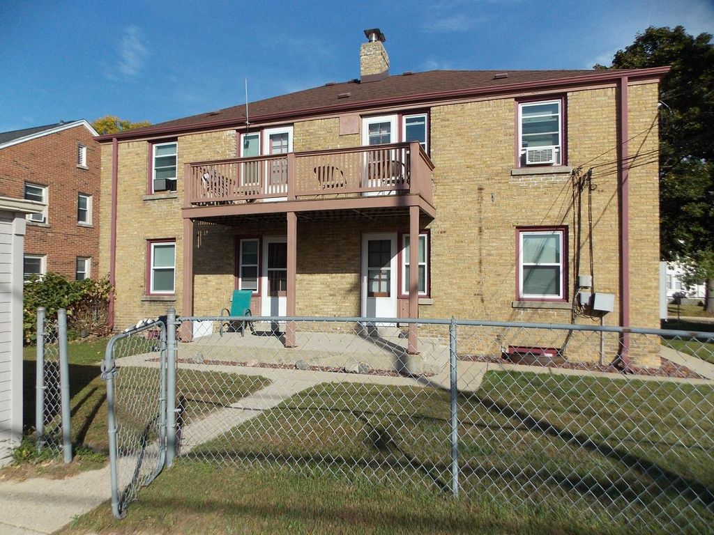 Photo of 4841 N Mohawk AVENUE, Glendale, WI 53217 (MLS # 1937608)