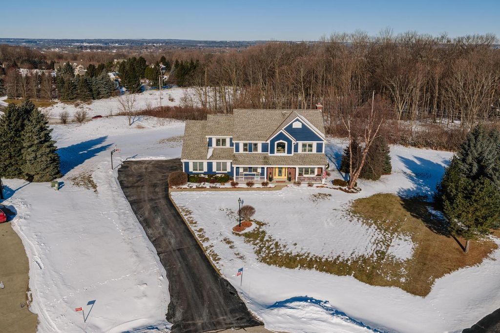 Photo of W239S6002 Chinook COURT, Waukesha, WI 53189 (MLS # 1951169)