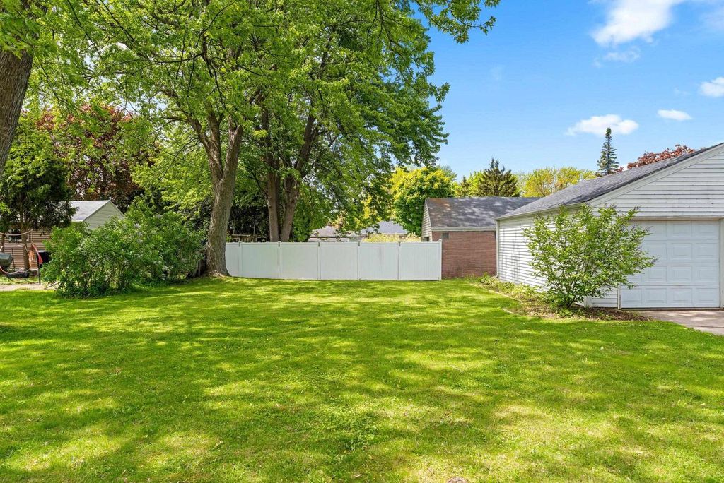 Photo of 1405 W Brewster STREET, Appleton, WI 54914 (MLS # 50326062)