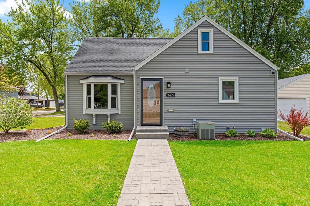 Photo of 1405 W Brewster STREET, Appleton, WI 54914 (MLS # 50326062)