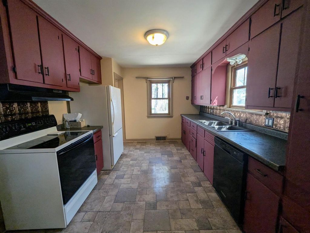 Photo of 861 Lincoln STREET, Wisconsin Rapids, WI 54494 (MLS # 22601635)