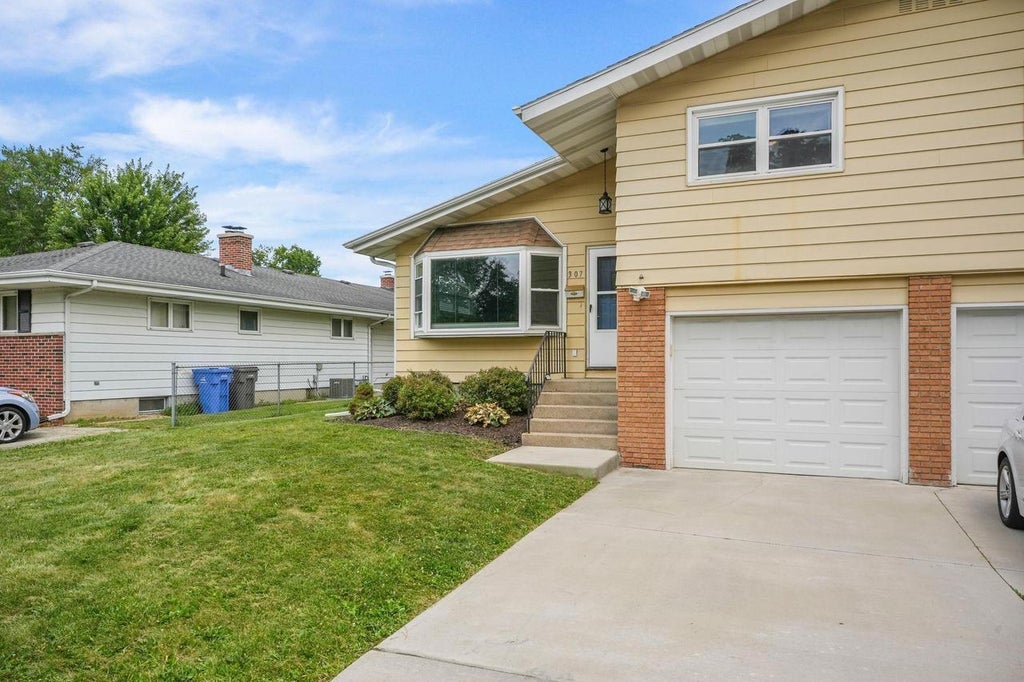 Photo of 307 Valorie LANE, Monona, WI 53716 (MLS # 2029066)
