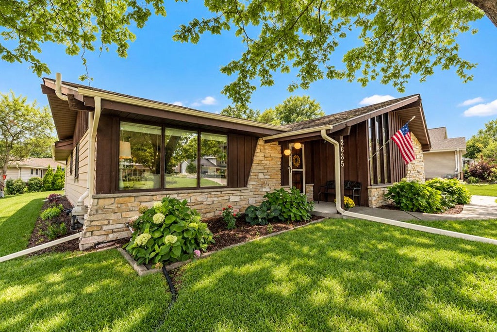 Photo of 3635 S Greenlawn TERRACE, New Berlin, WI 53151 (MLS # 1981551)