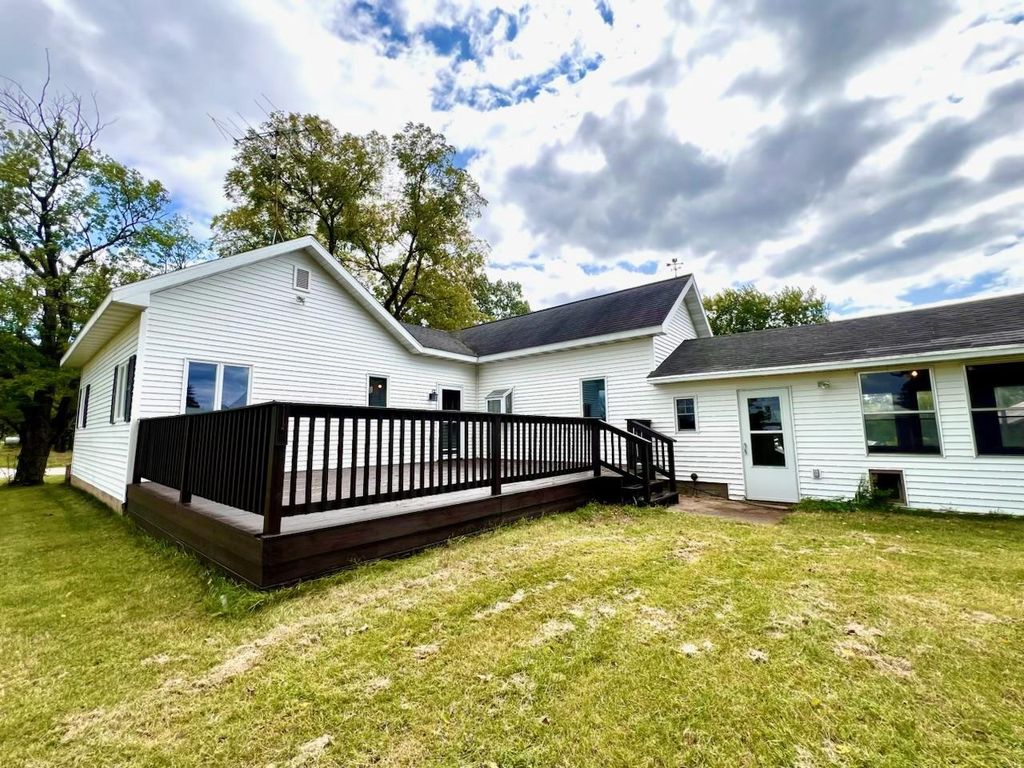 Photo of N1053 State Road 22, Waupaca, WI 54981 (MLS # 50319742)