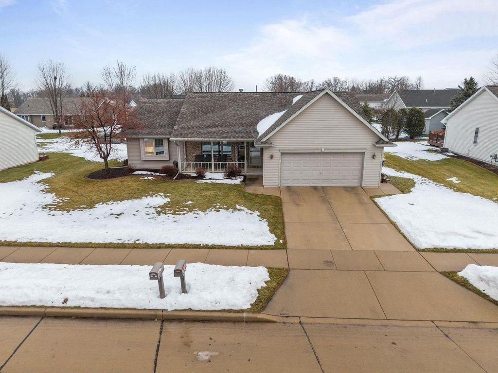 Photo of 1992 Mayflower STREET, Kaukauna, WI 54130 (MLS # 50319430)