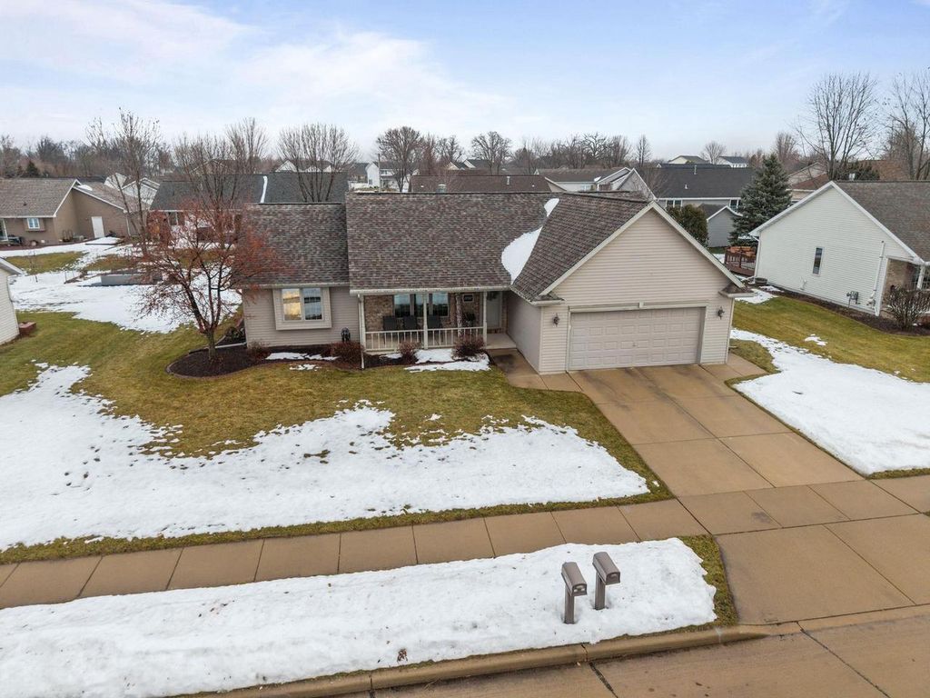 Photo of 1992 Mayflower STREET, Kaukauna, WI 54130 (MLS # 50319430)