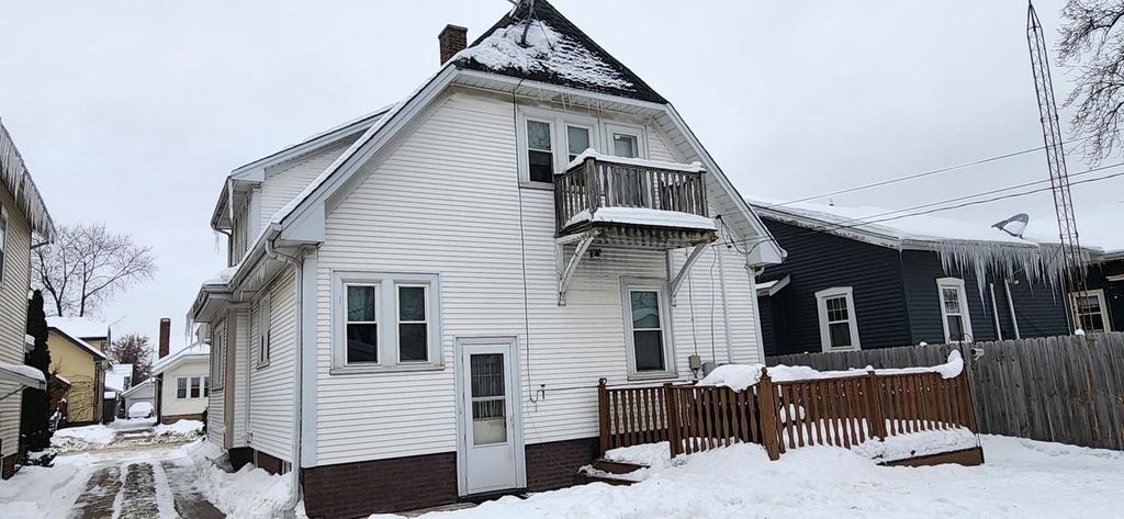 Photo of 1235 Cleveland AVENUE, Racine, WI 53405 (MLS # 1944963)