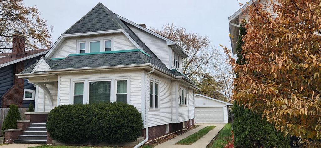 Photo of 1235 Cleveland AVENUE, Racine, WI 53405 (MLS # 1944963)