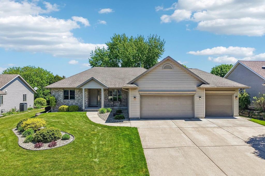 Photo of 1004 Ganser DRIVE, Waunakee, WI 53597 (MLS # 2023489)