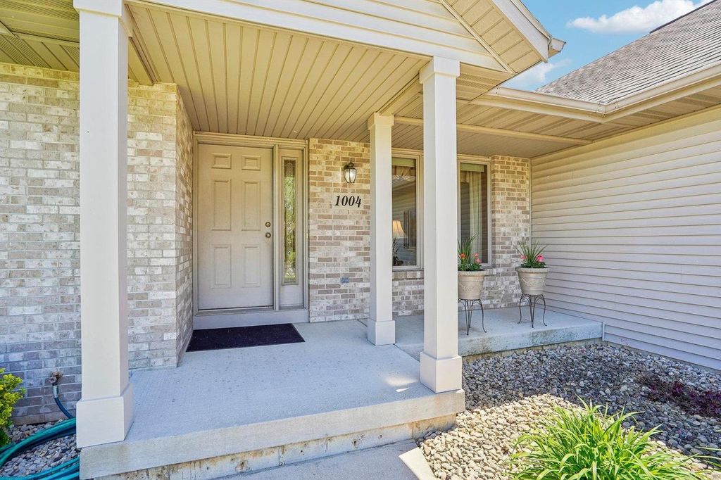Photo of 1004 Ganser DRIVE, Waunakee, WI 53597 (MLS # 2023489)