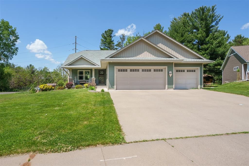 Photo of 2544 Avery LANE, Altoona, WI 54720 (MLS # 1601546)