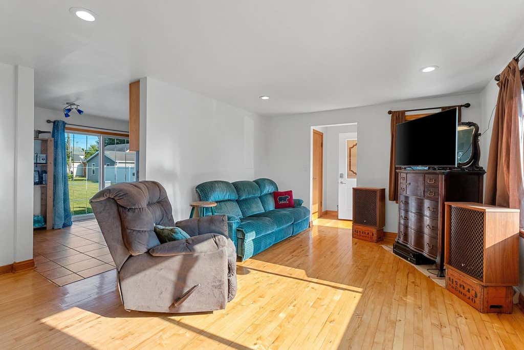 Photo of 916 1st STREET, Kewaunee, WI 54216 (MLS # 50330372)