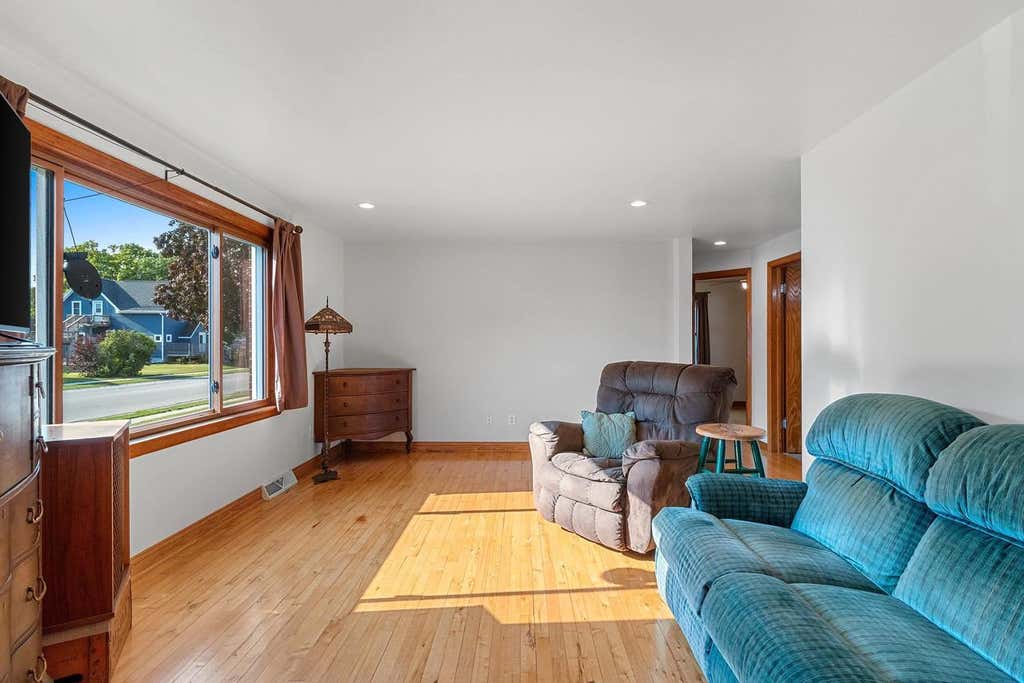 Photo of 916 1st STREET, Kewaunee, WI 54216 (MLS # 50330372)