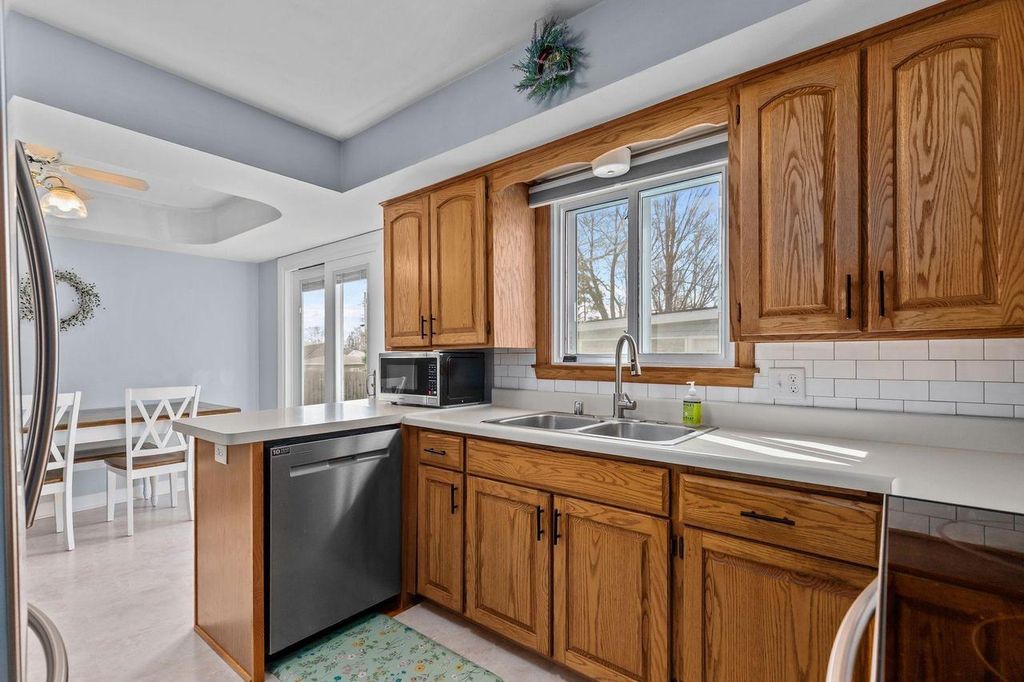 Photo of 980 W Cecil STREET, Neenah, WI 54956 (MLS # 50323198)