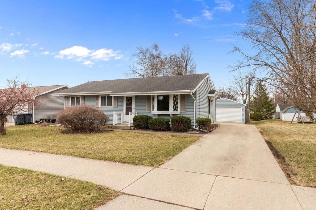 Photo of 980 W Cecil STREET, Neenah, WI 54956 (MLS # 50323198)