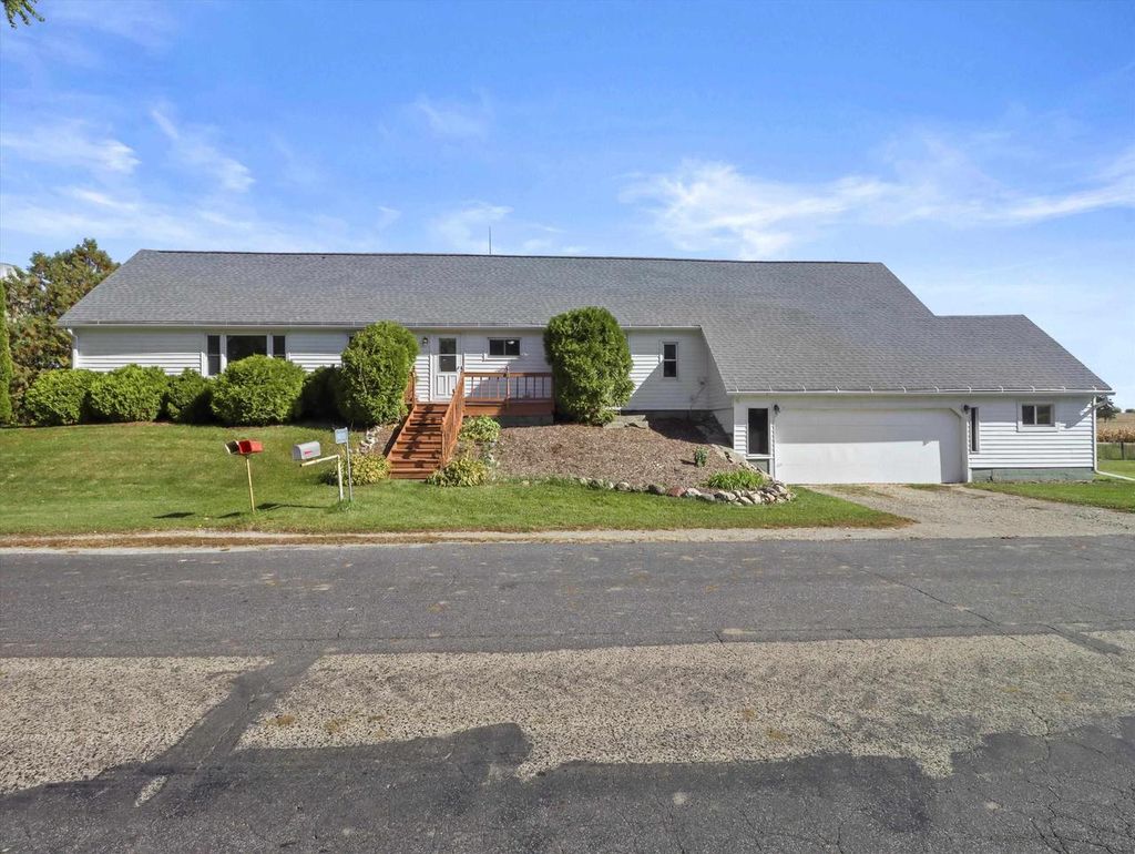 Photo of 1544 Roxbury WAY #205, Waukesha, WI 53186 (MLS # 1945146)