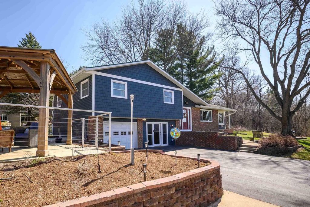 Photo of W11057 Thistledown DRIVE, Lodi, WI 53555 (MLS # 2019792)