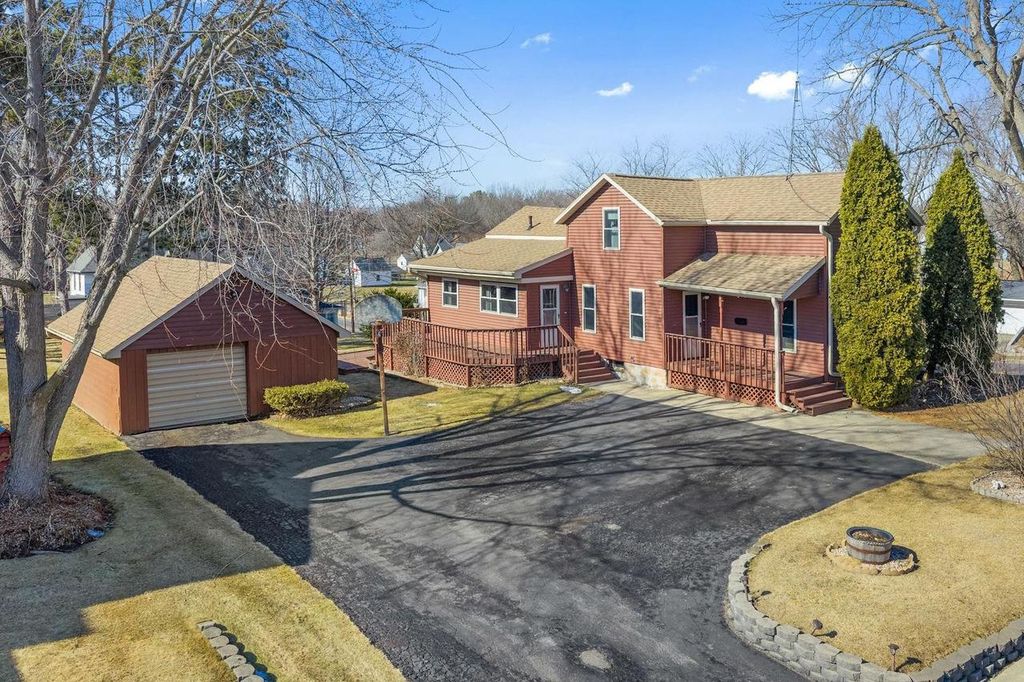 Photo of 102 S Albert AVENUE, Reedsburg, WI 53959 (MLS # 2016718)