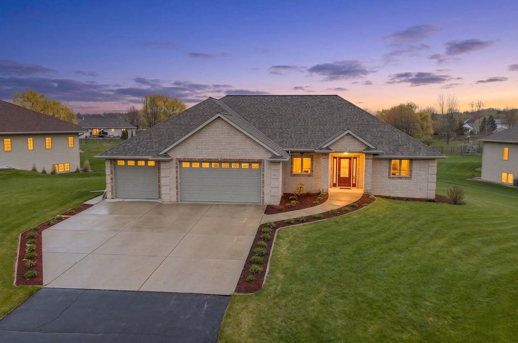 Photo of 3663 Half Crown, De Pere, WI 54115 (MLS # 50324633)