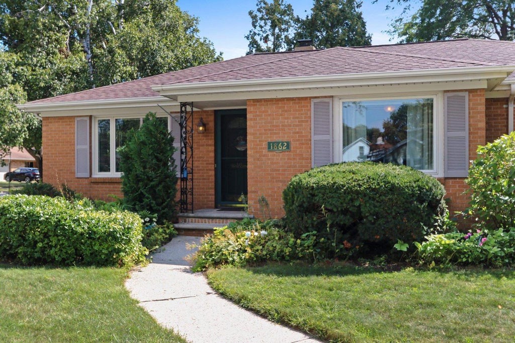 Photo of 1862 Melon AVENUE, Green Bay, WI 54302 (MLS # 50331995)