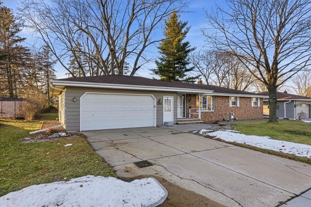 Photo of 533 Carol Lynn DRIVE, Little Chute, WI 54140 (MLS # 50319840)