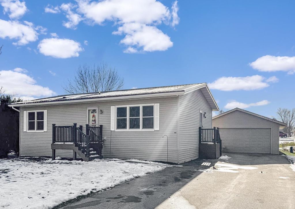 Photo of 1700 E Fowler STREET, Prairie Du Chien, WI 53821 (MLS # 2014060)