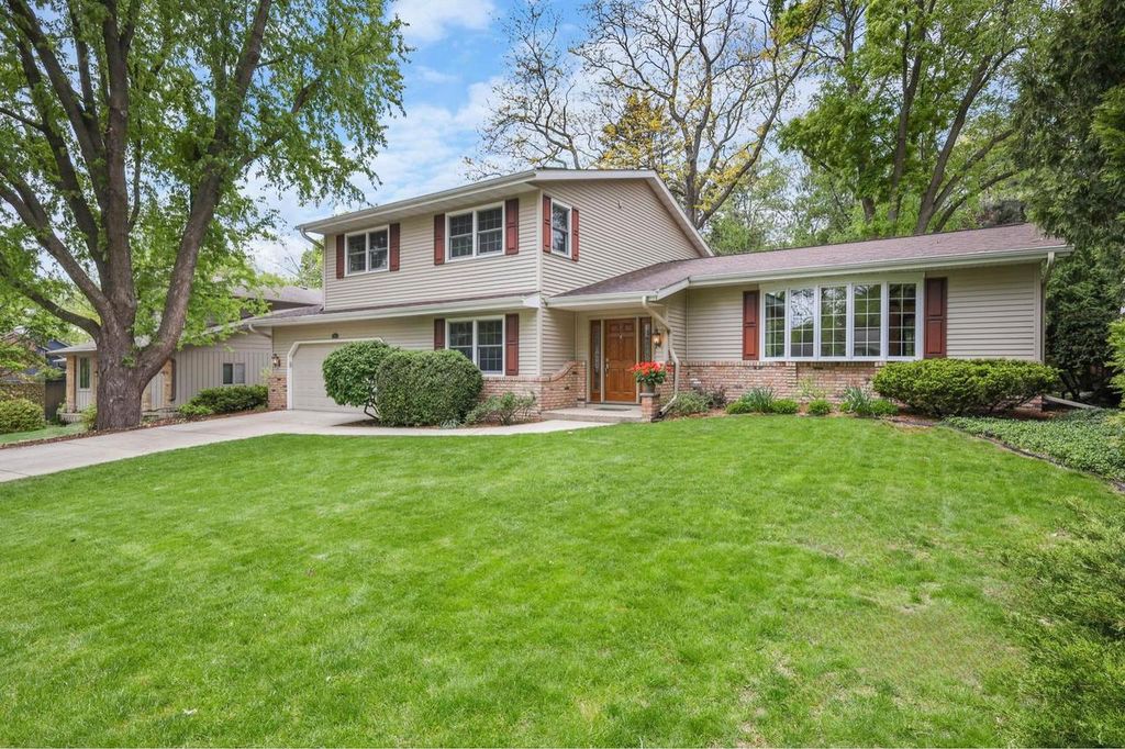 Photo of 306 Acadia DRIVE, Madison, WI 53717 (MLS # 2022371)