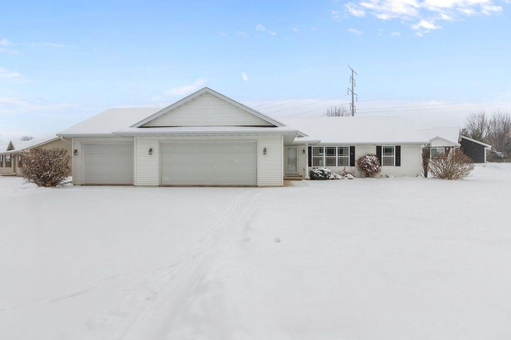 Photo of 6785 Cascade DRIVE, Greenleaf, WI 54126 (MLS # 50319517)