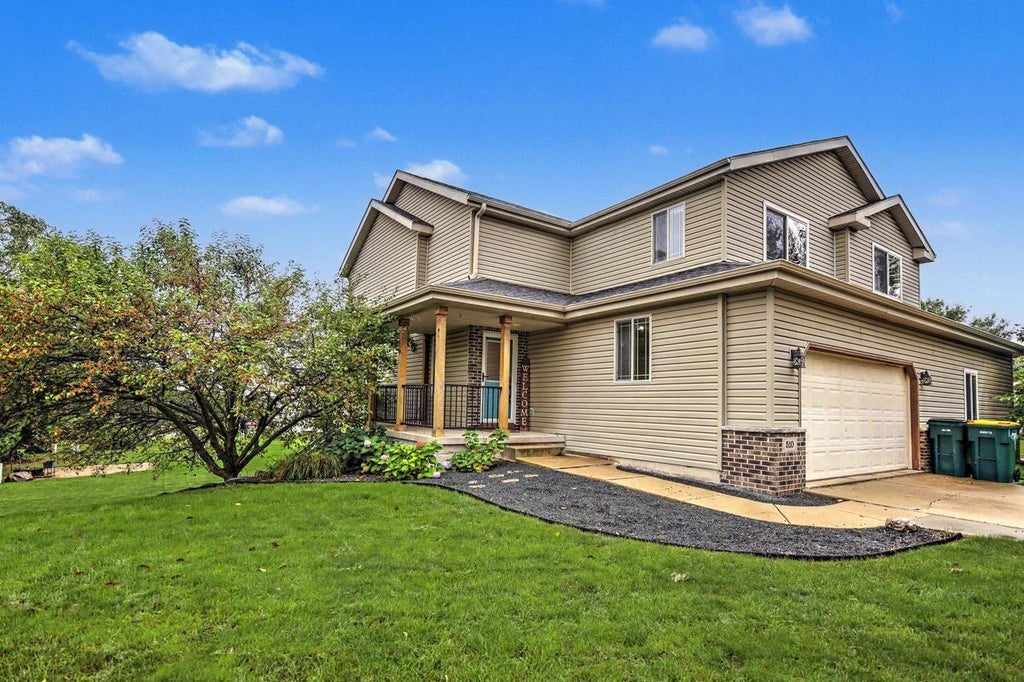 Photo of 510 Nightingale LANE, Cottage Grove, WI 53527 (MLS # 2033575)