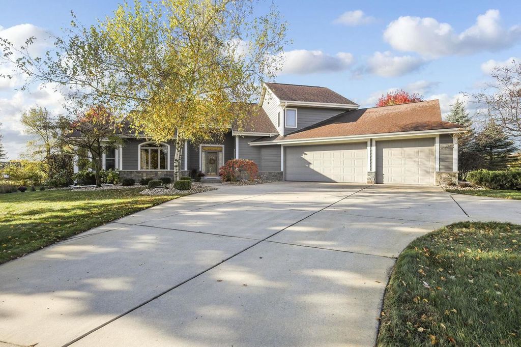 Photo of 7655 Heather Knoll LANE, Verona, WI 53593 (MLS # 2015897)