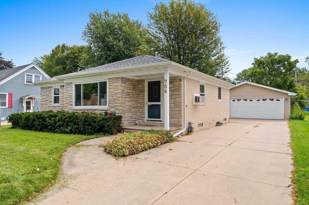 Photo of 706 Roy AVENUE, Green Bay, WI 54303 (MLS # 50331826)