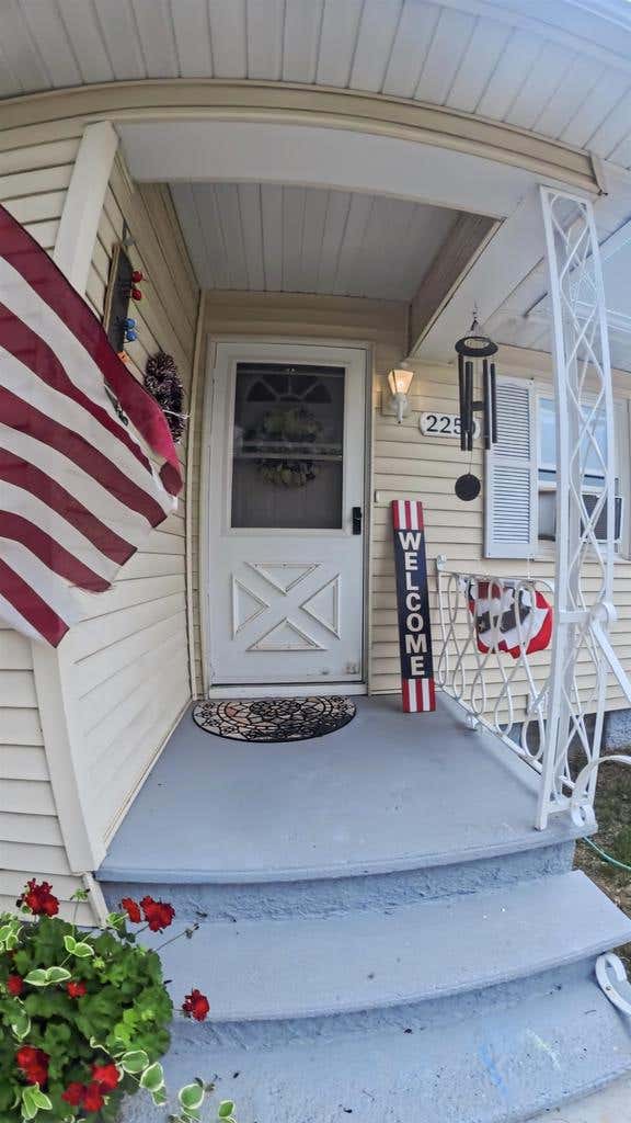 Photo of 2250 Shore DRIVE, Marinette, WI 54143 (MLS # 50330679)