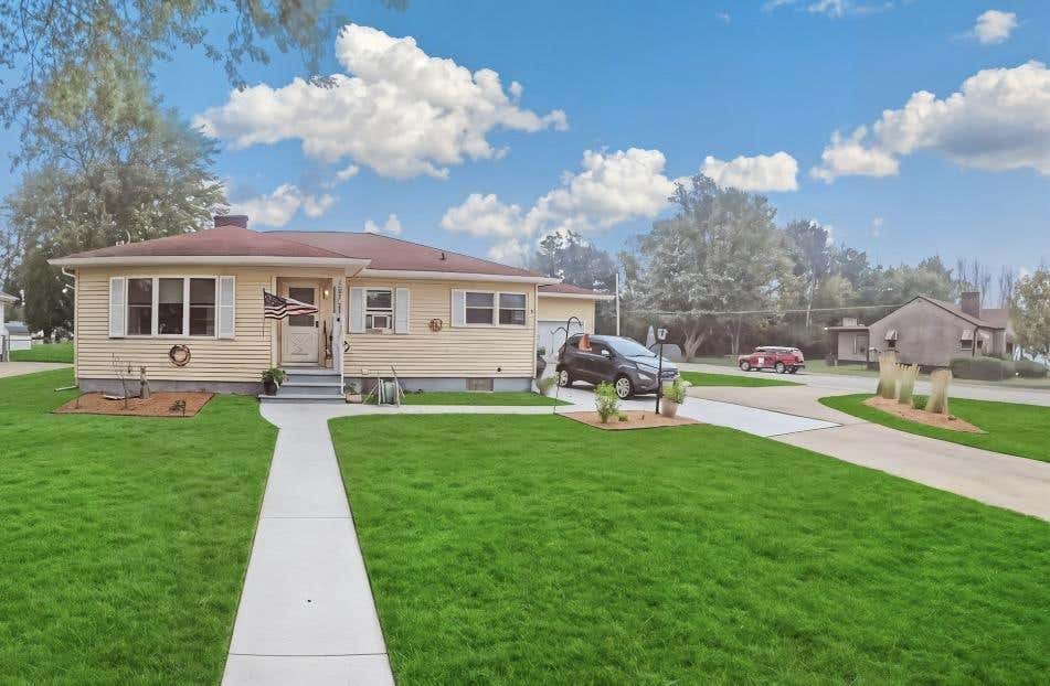 Photo of 2250 Shore DRIVE, Marinette, WI 54143 (MLS # 50330679)