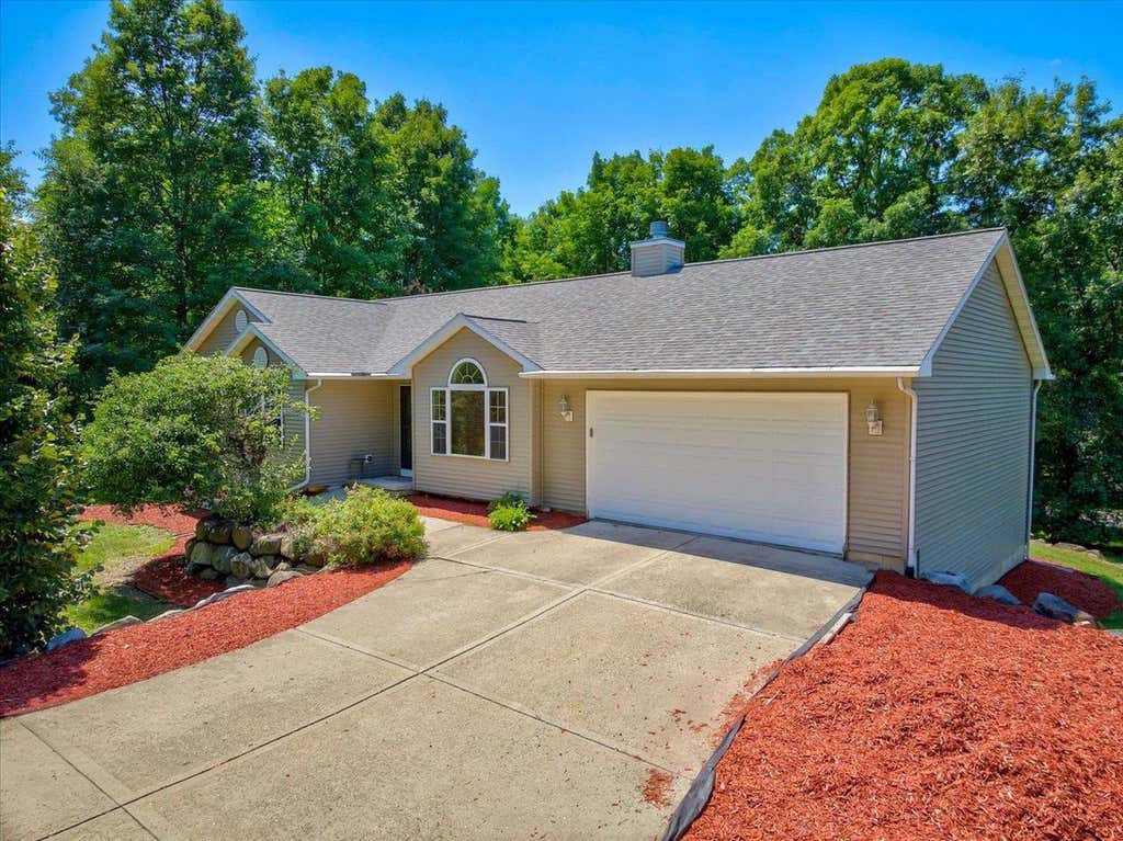 Photo of 4729 Gaston CIRCLE, Cottage Grove, WI 53527 (MLS # 2027997)