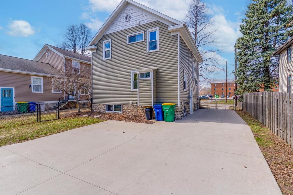 Photo of 419 S Clay STREET, Green Bay, WI 54301 (MLS # 50324457)