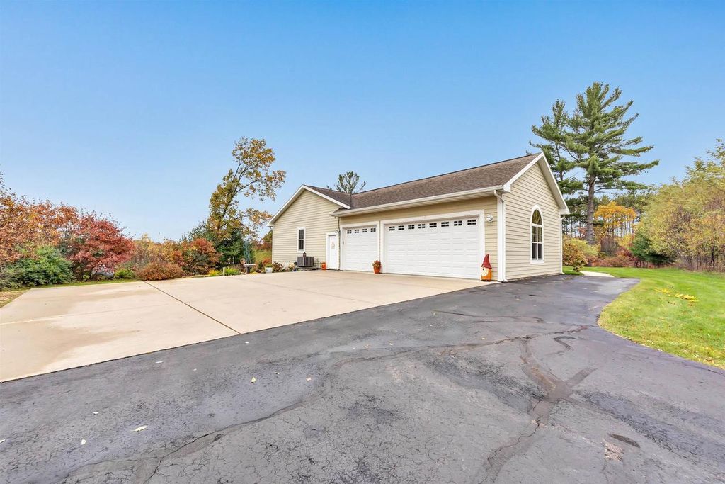 Photo of 4006 Elkins ROAD, Amherst, WI 54406 (MLS # 50317297)