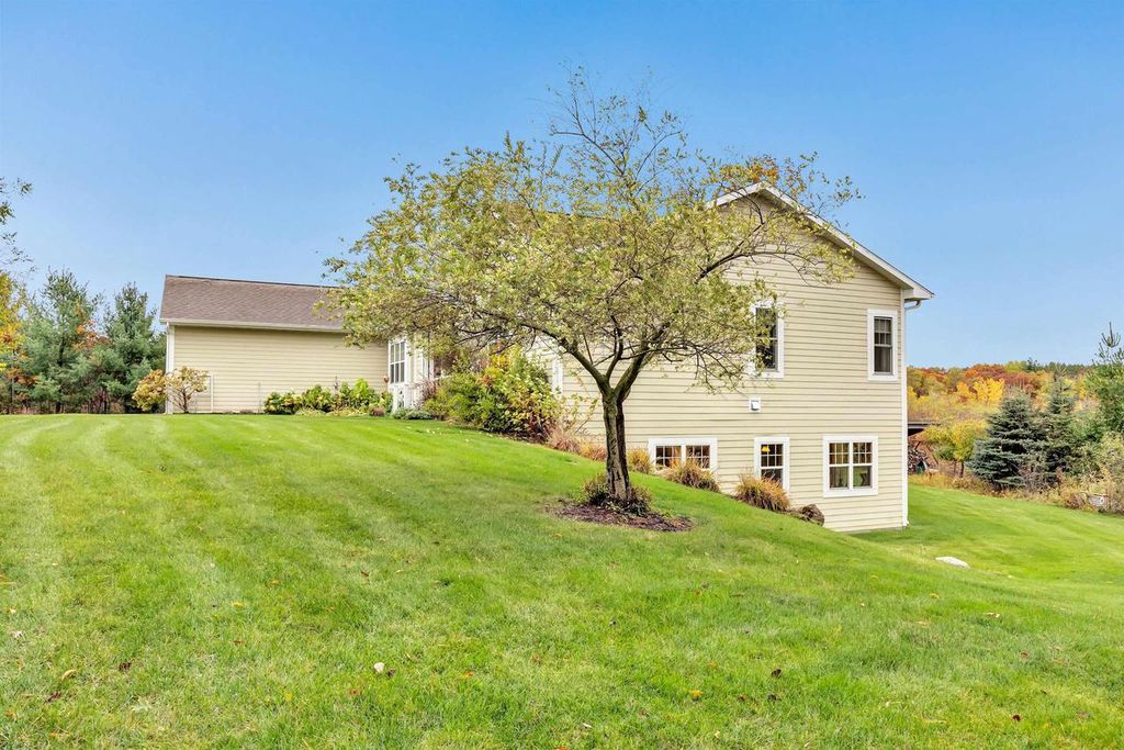 Photo of 4006 Elkins ROAD, Amherst, WI 54406 (MLS # 50317297)