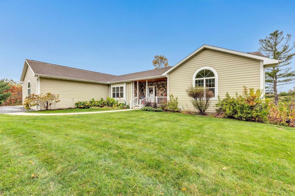 Photo of 4006 Elkins ROAD, Amherst, WI 54406 (MLS # 50317297)