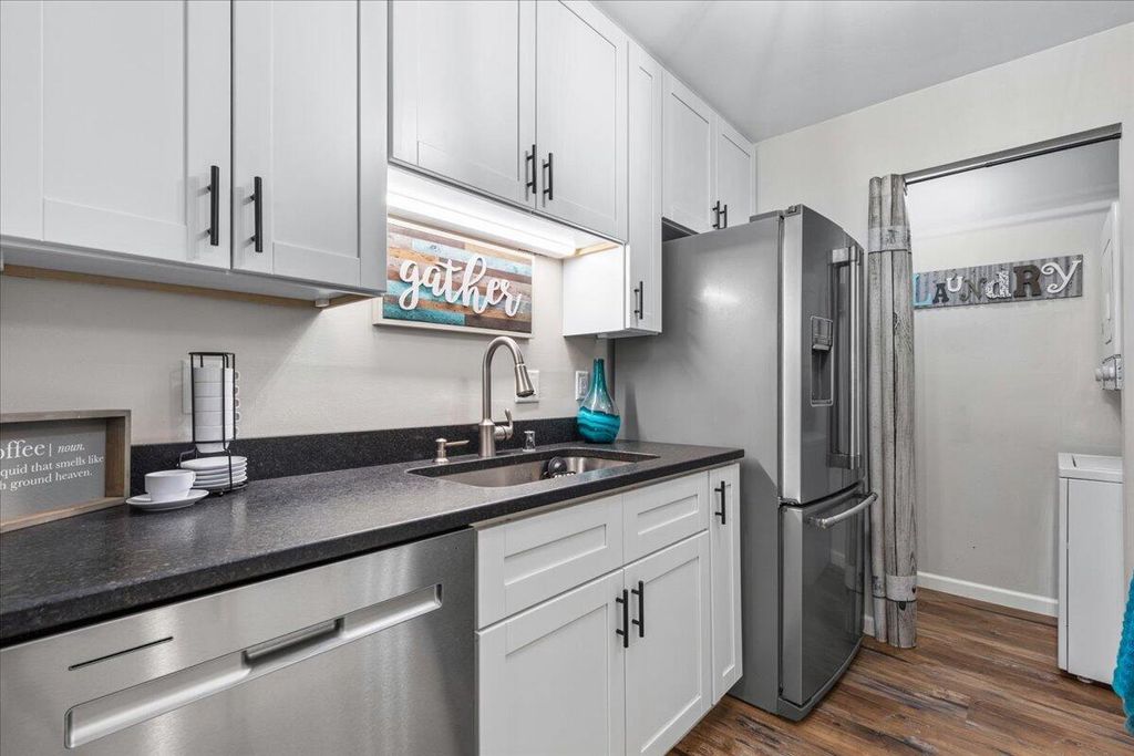 Photo of 360 Park Hill DRIVE #G, Pewaukee, WI 53072 (MLS # 1946920)