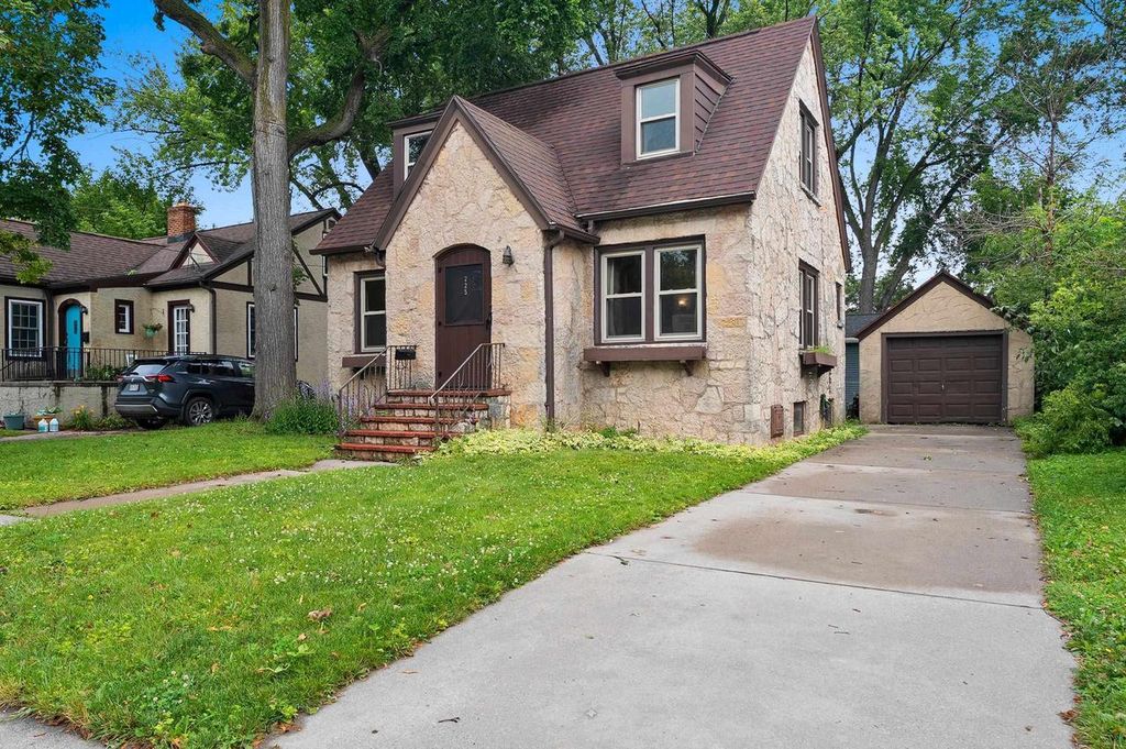 Photo of 225 Gray STREET, Green Bay, WI 54303 (MLS # 50328528)