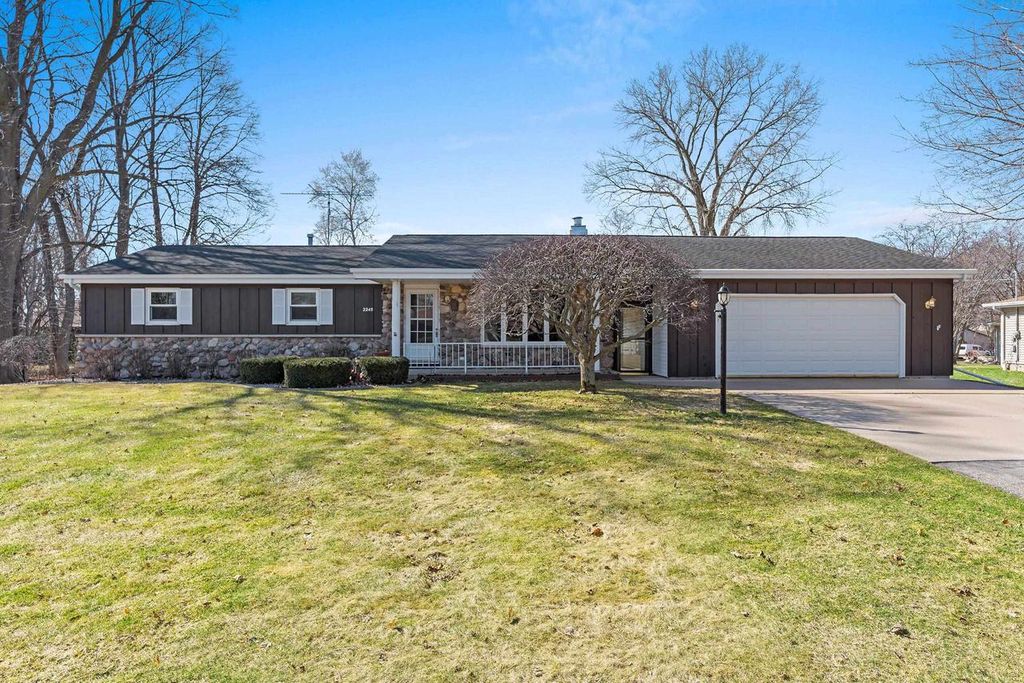 Photo of 2245 Larkspur DRIVE, Appleton, WI 54915 (MLS # 50323455)