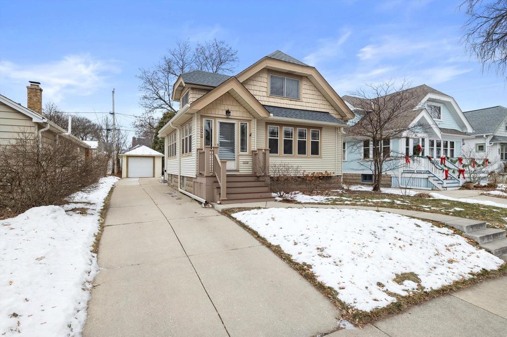 Photo of 2507 N 70th STREET, Wauwatosa, WI 53213 (MLS # 1947295)