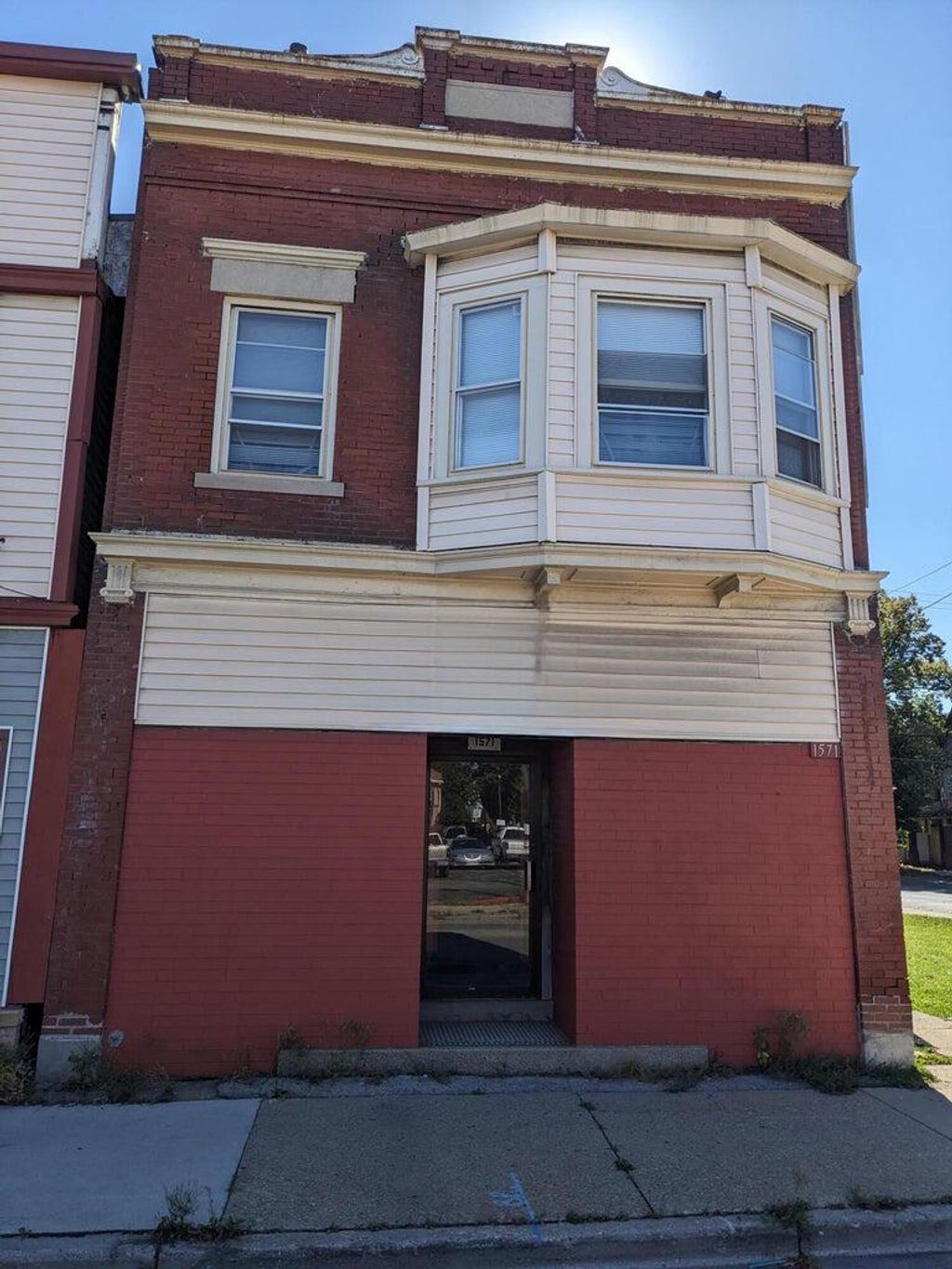 Photo of 1571 W Lincoln AVENUE, Milwaukee, WI 53215 (MLS # 1938456)