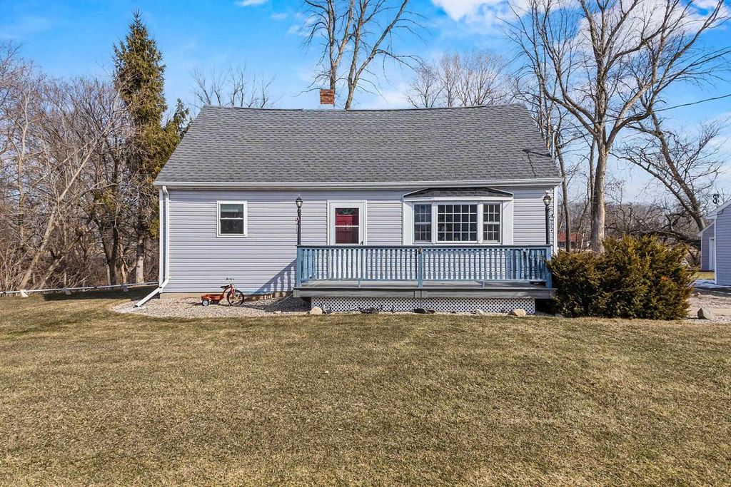 Photo of W5684 Firelane 12 Rd, Menasha, WI 54952 (MLS # 50321697)