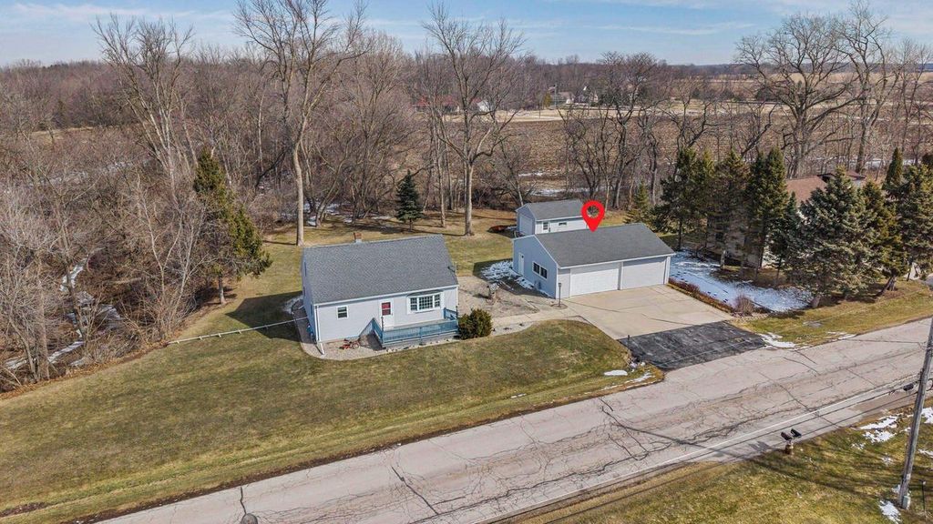 Photo of W5684 Firelane 12 Rd, Menasha, WI 54952 (MLS # 50321697)