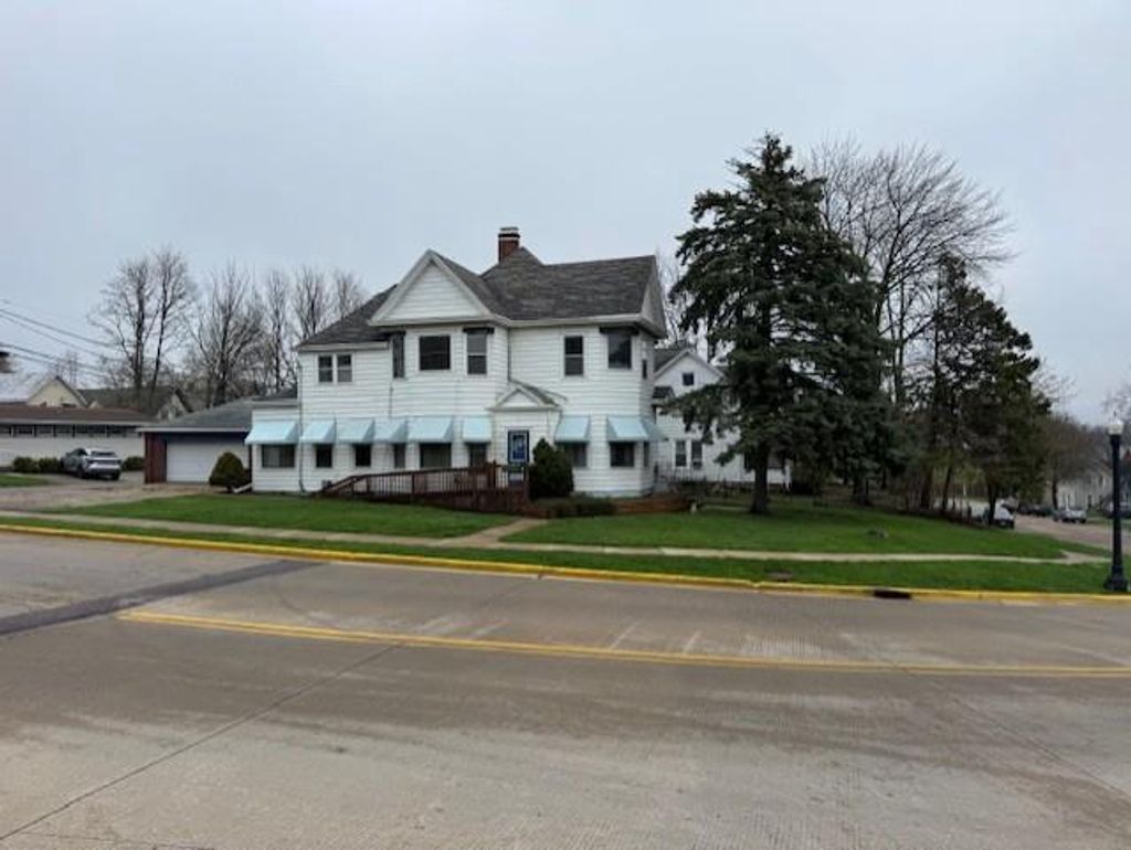 Photo of 302 Ash STREET, Baraboo, WI 53913 (MLS # 2020792)