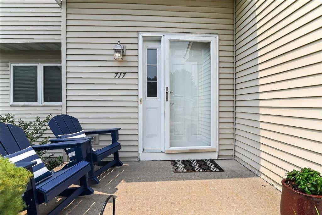 Photo of 717 Diving Hawk TRAIL, Madison, WI 53713 (MLS # 2028355)
